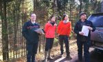 Forstamtsleitung, Revierleitung und Projektleitung halten Ausschau nach geeigneten Standorten. Forstamtsleitung, Revierleitung und Projektleitung halten Ausschau nach geeigneten Standorten.